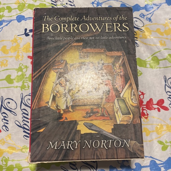 The borrowers box book set - Picture 3 of 7